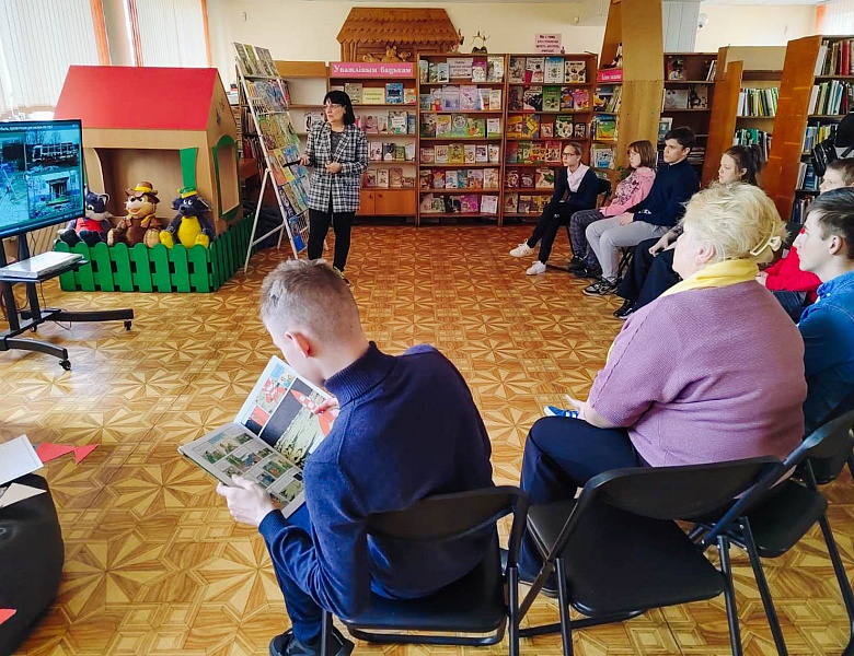 «Спасательный круг»: встреча в книжном театре