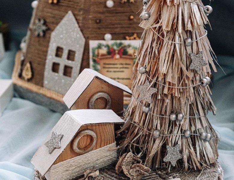 Выставка новогодних ёлок