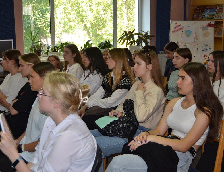 Познавательный час  «Помним их имена: выдающиеся люди Беларуси»