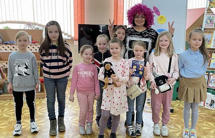 Праздник «Без смеха и шутки не можем ни минутки»
