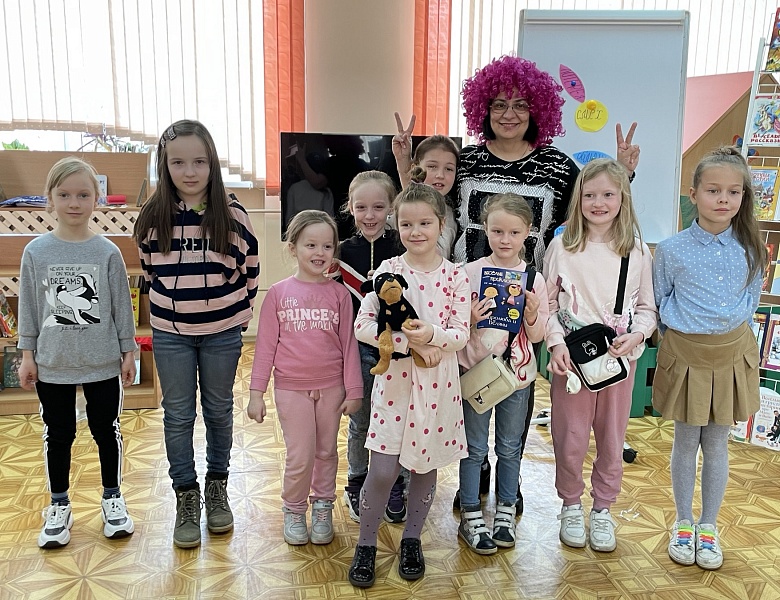 Праздник «Без смеха и шутки не можем ни минутки»