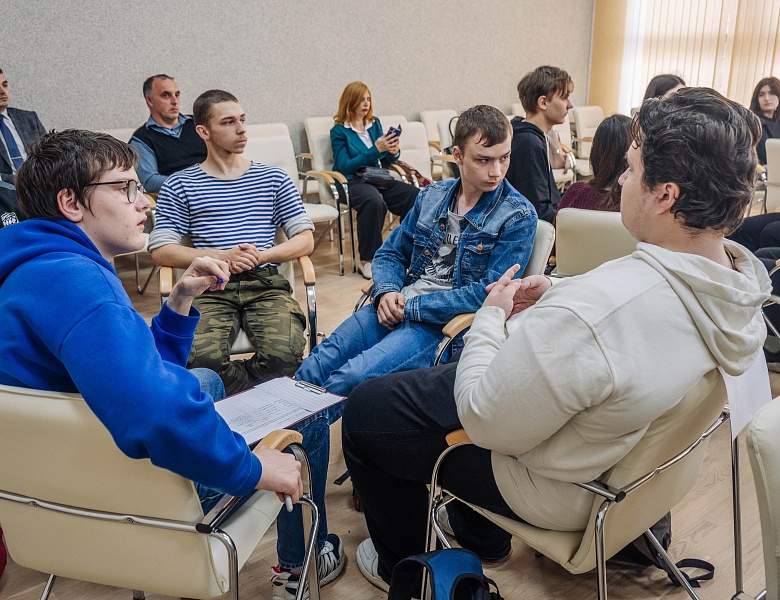 Цикл встреч ко Дню Победы и 80-летию освобождению Беларуси от немецко-фашистских захватчиков