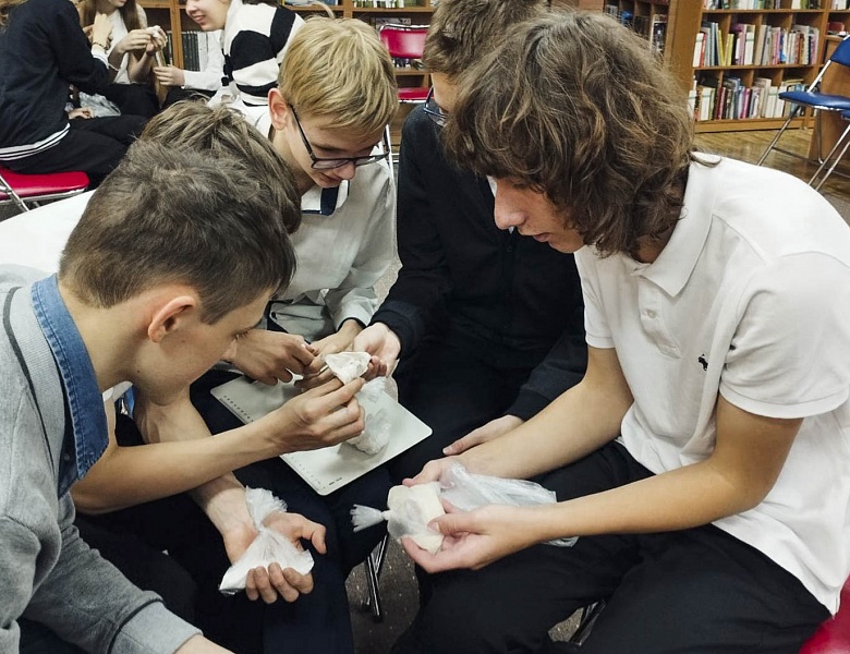 В мире детективов: увлекательное мероприятие в юношеском отделе