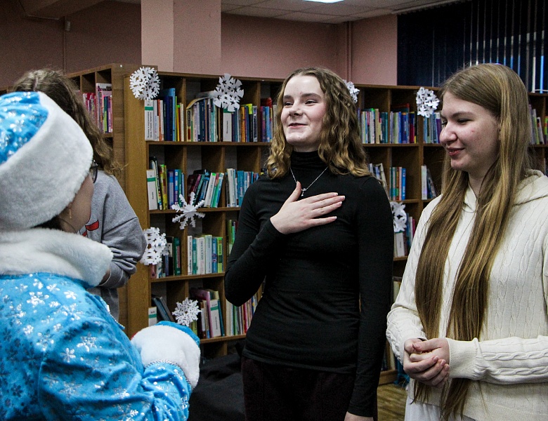 НОВОГОДНИЙ ПРАЗДНИК В БИБЛИОТЕКЕ 