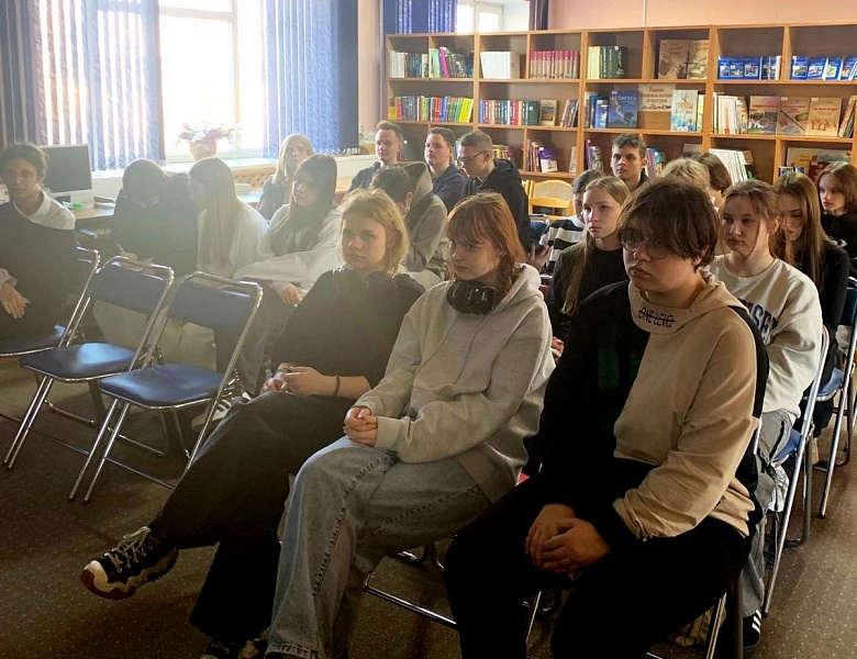 Познавательный час «Помним их имена»