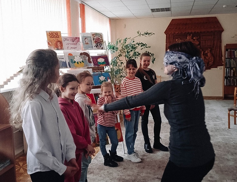 Поздравим маму вместе!