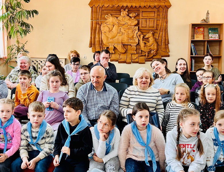 С книгой весело шагать