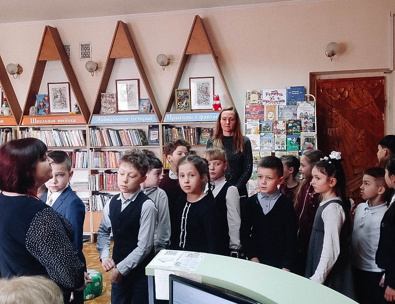 Занятие в литературно-образовательном клубе «Ліхтарык”