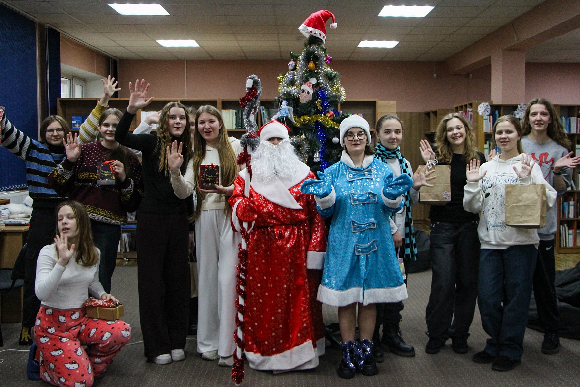 НОВОГОДНИЙ ПРАЗДНИК В БИБЛИОТЕКЕ 