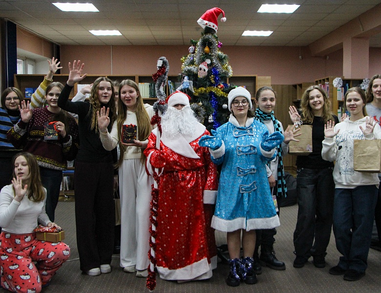 НОВОГОДНИЙ ПРАЗДНИК В БИБЛИОТЕКЕ 