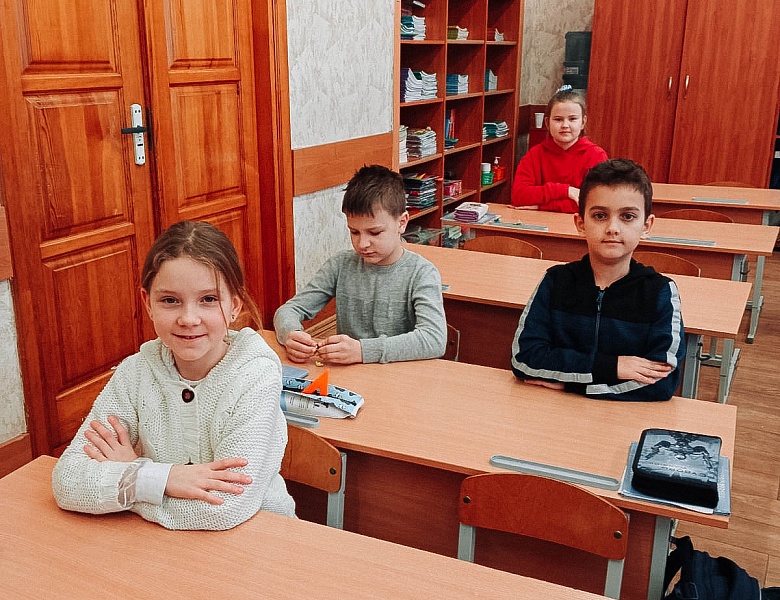 Библиотека в чемодане в СШ № 9