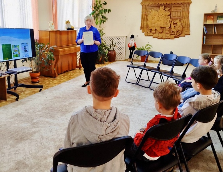 Знают книги обо всём на свете: увлекательный урок в Школе Маленьких Волшебников