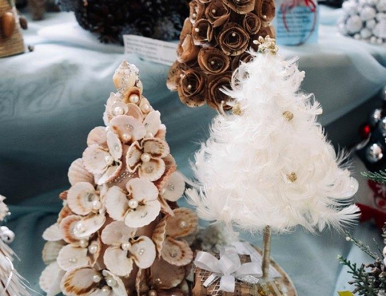 Выставка новогодних ёлок