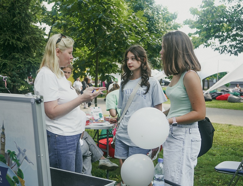 «Книжный клуб» на семейном празднике «Лучи добра» от компании BREMOR