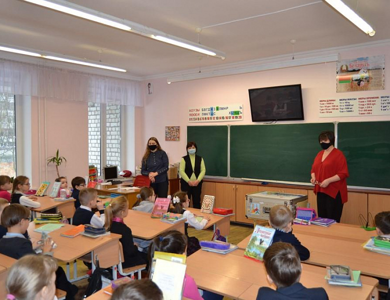 «Библиотека в чемодане» приехала в СШ № 7 г. Бреста!