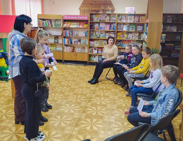 Первоклассники СШ д.  Клейники в гостях у детского отдела