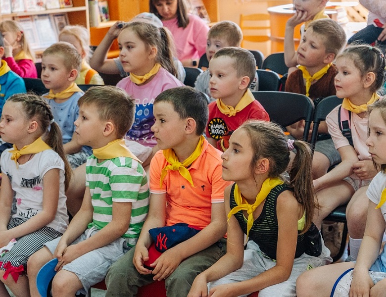 «Пусть детство звонкое смеётся!»: литературный праздник к Международному дню защиты детей