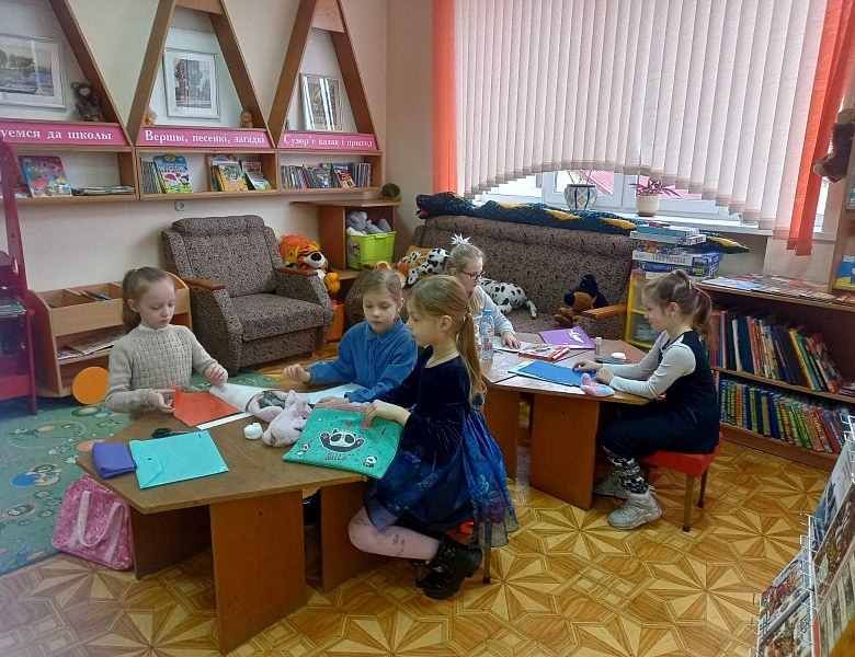 Громкие чтения ко Дню защитника Отечества в детском отделе 