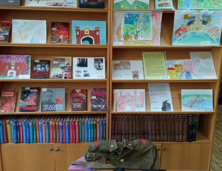 Выставка творческих работ «Наш город родной и крепость-герой»