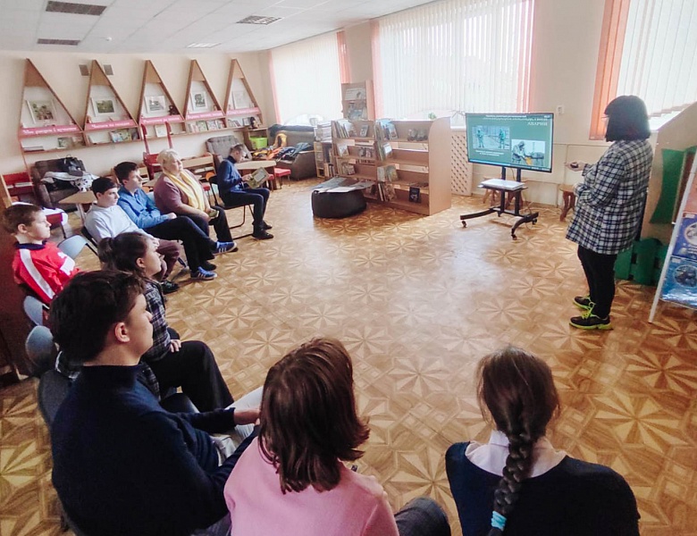 «Спасательный круг»: встреча в книжном театре