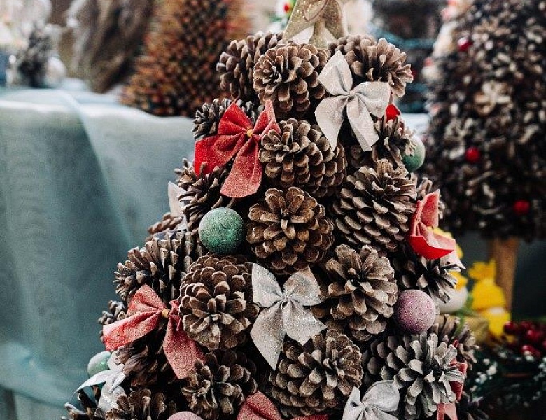 Выставка новогодних ёлок