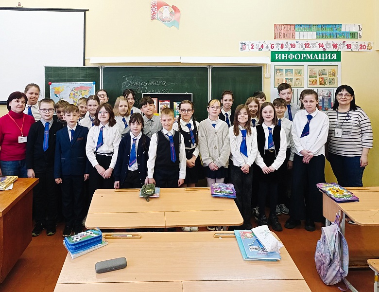 «Библиотека в чемодане» в СШ № 13 имени В. И. Хована