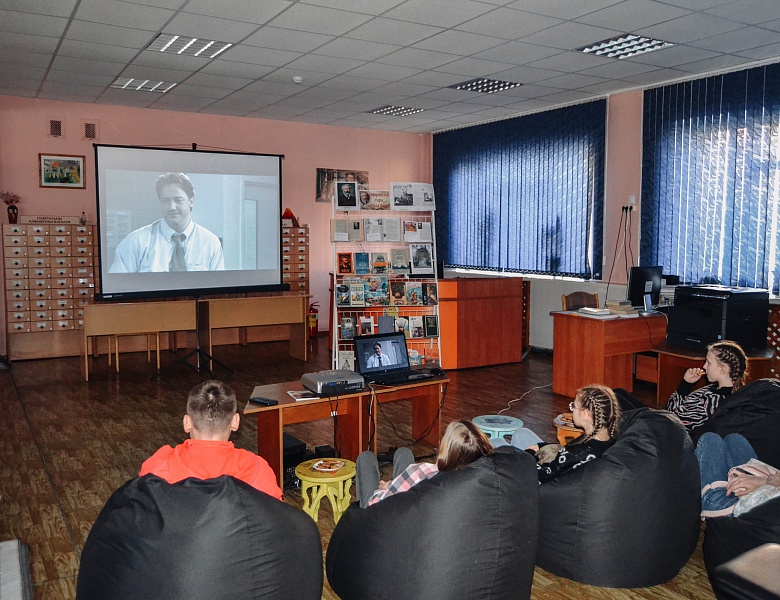 Книга + Кино: «Невероятные миры Жюля Верна»