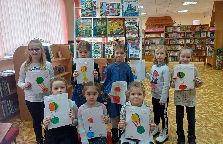 Громкие чтения ко Дню защитника Отечества в детском отделе 