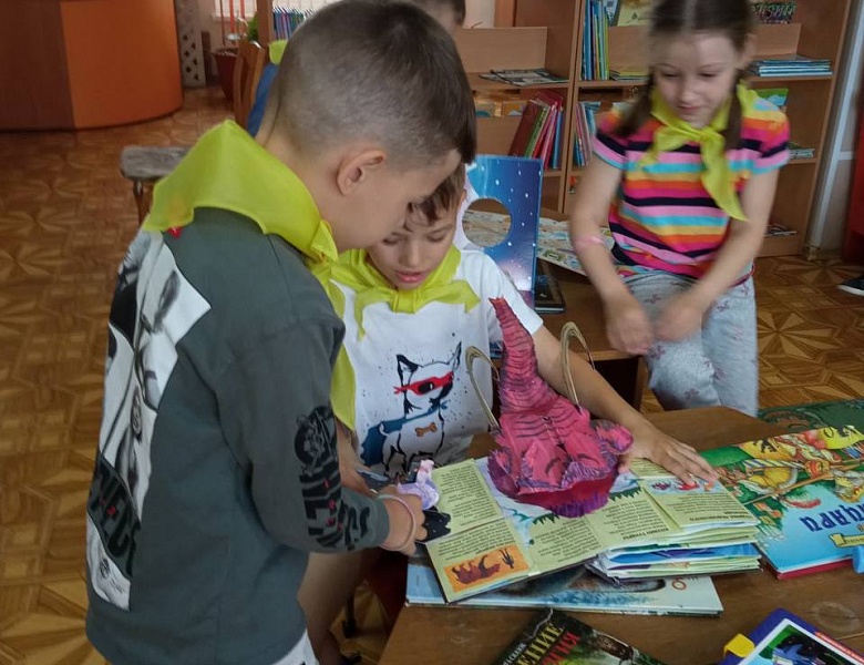 Часы истории «Я иду по городу, по знакомой улице»,  «Брест, откуда имя твоё?»