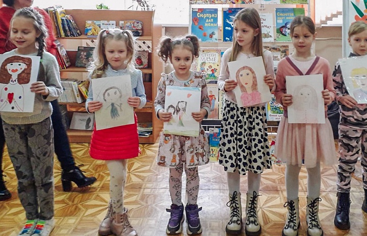 «Моя мама лучшая на свете!»: праздник в детском отделе