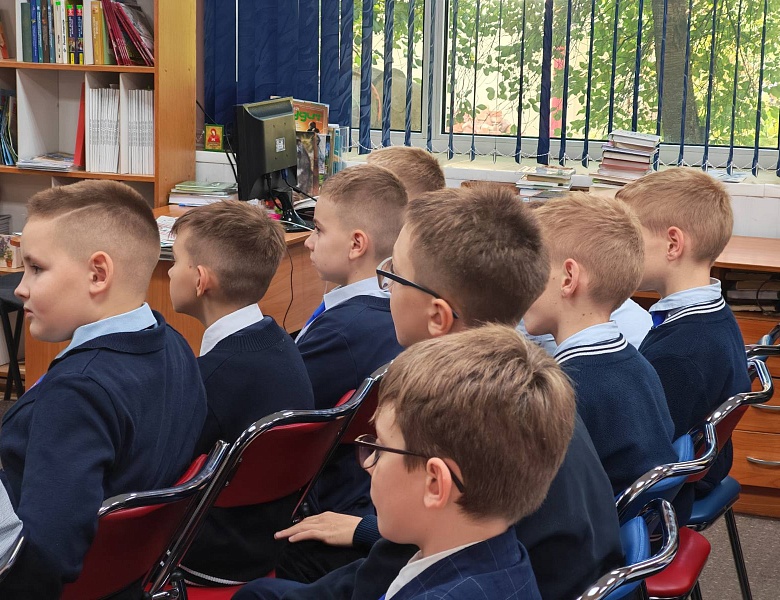 Литературная экспедиция: интерактивная экскурсия–знакомство с проектами и фондом юношеского отдела