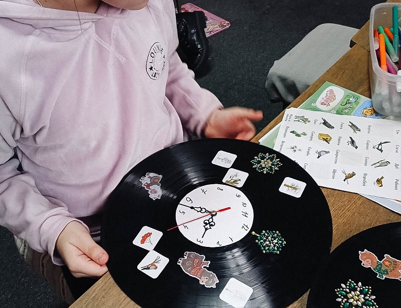 Новогодние часики: занятие в Школе маленьких волшебников