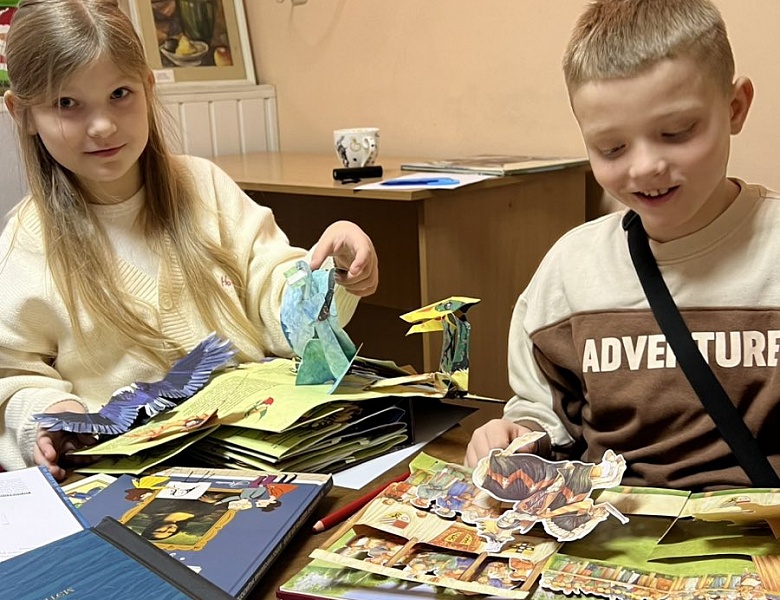 Тайны шепчутся в темноте: новая встреча в Школе маленьких волшебников