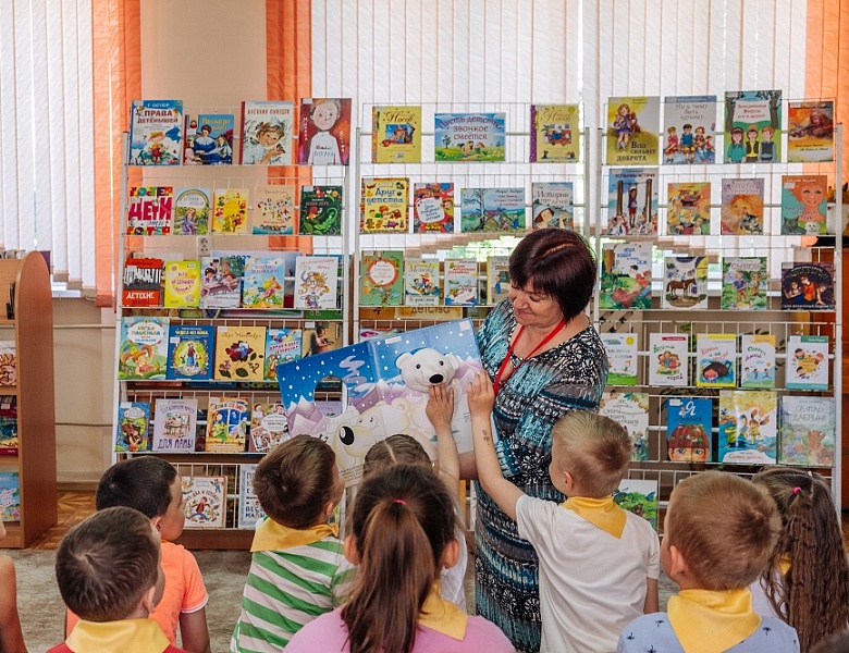 «Пусть детство звонкое смеётся!»: литературный праздник к Международному дню защиты детей