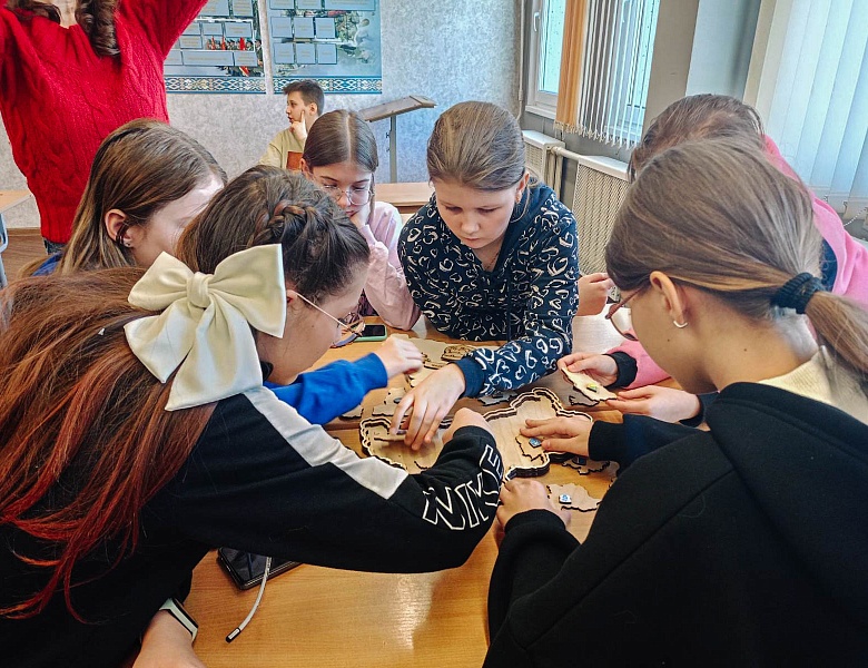 Сотрудники юношеского отдела в гостях в СШ № 35