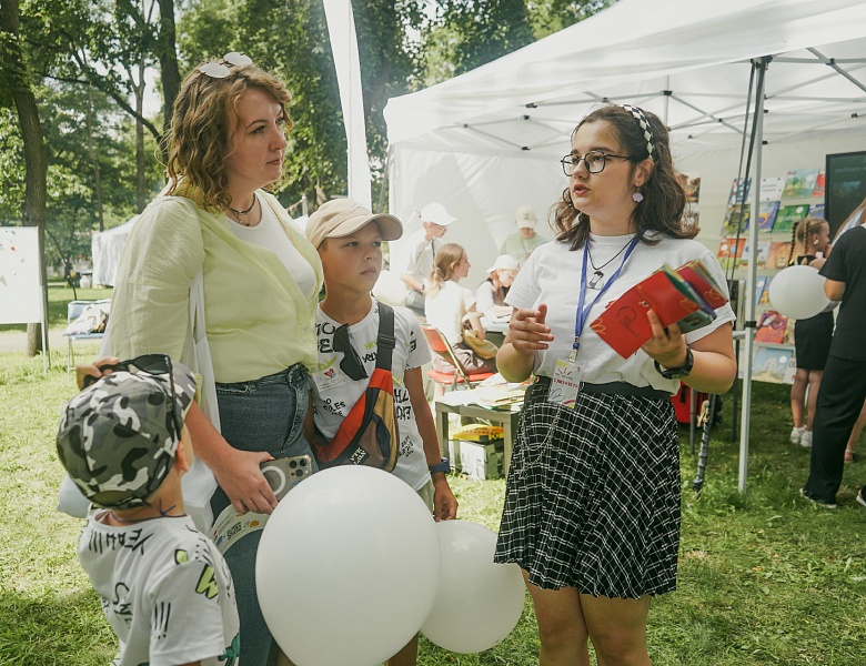 «Книжный клуб» на семейном празднике «Лучи добра» от компании BREMOR