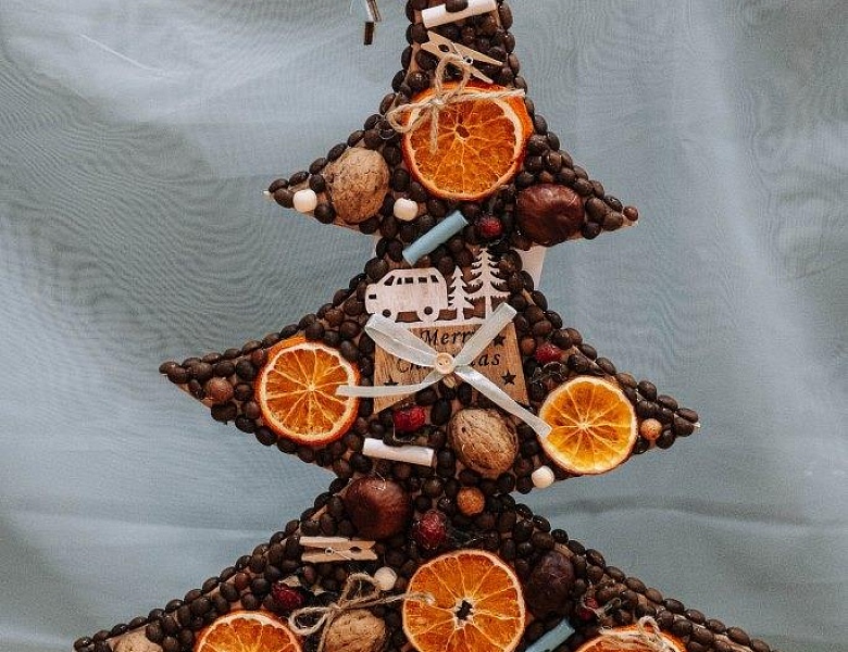 Выставка новогодних ёлок