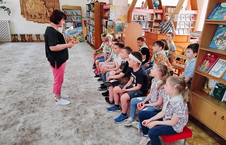 Ребятишки в гости к книжкам!