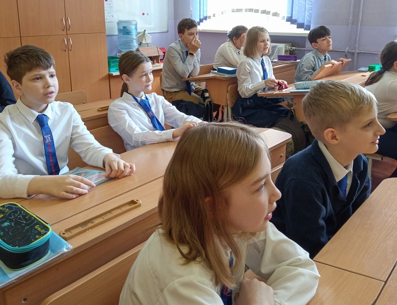 «Библиотека в чемодане» в СШ № 13 имени В. И. Хована