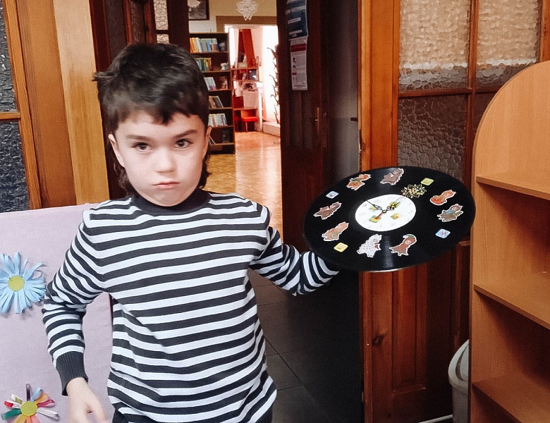 Новогодние часики: занятие в Школе маленьких волшебников