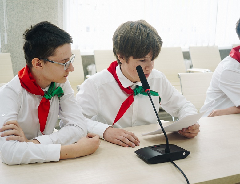 Видеомост с Ленинградской областной библиотекой и библиотеками Ленинградской области, посвящённый 80-летию Победы 