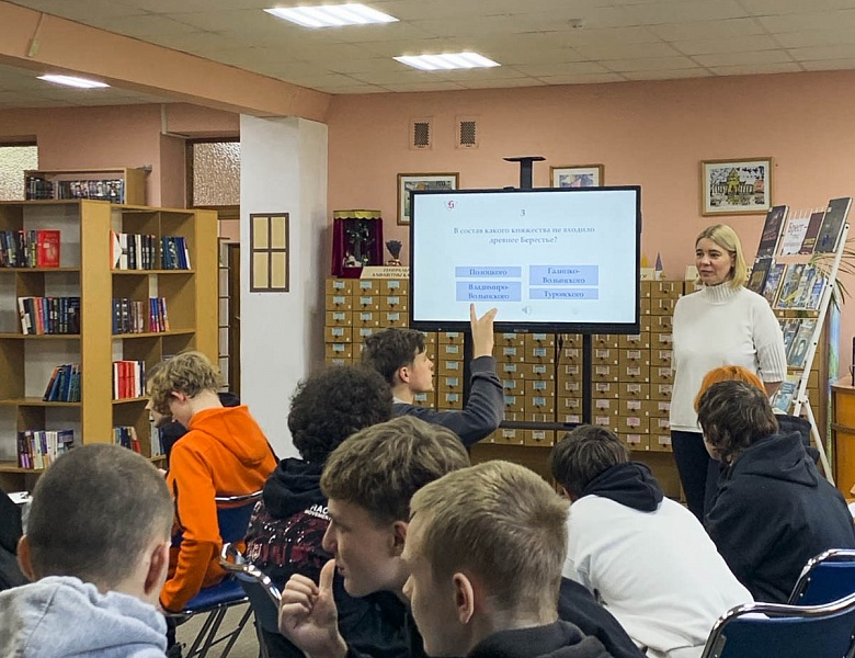 Интеллектуальная битва в юношеском отделе