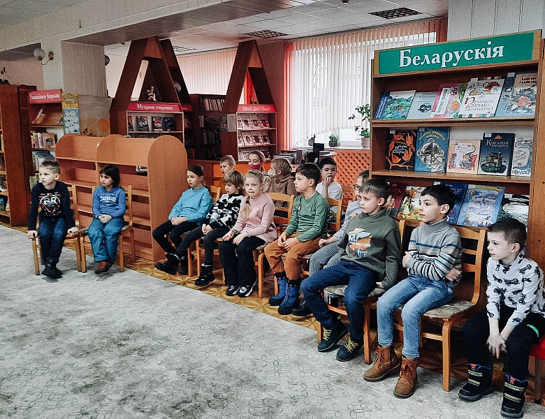 Улыбнулись книжки, к ним пришли детишки