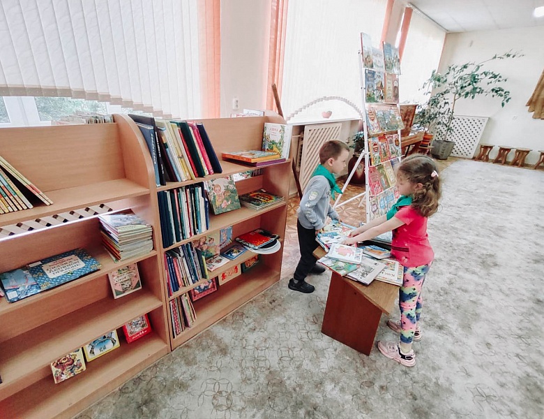 Ребятишки в гости к книжкам!